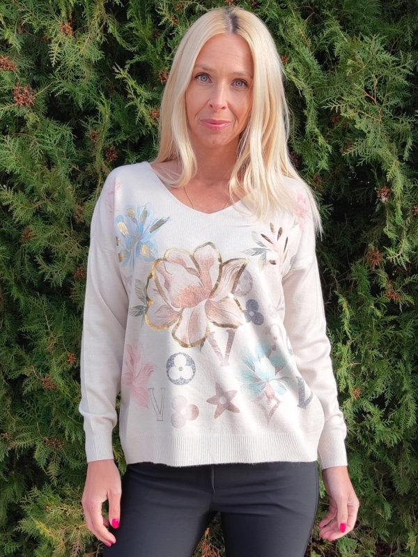 Women's sweater with flowers  