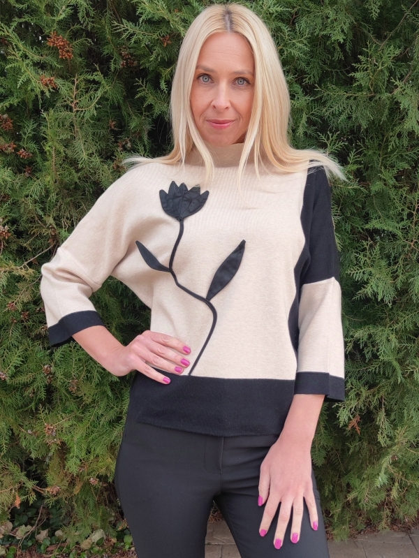 Women's fine knit blouse in beige and black