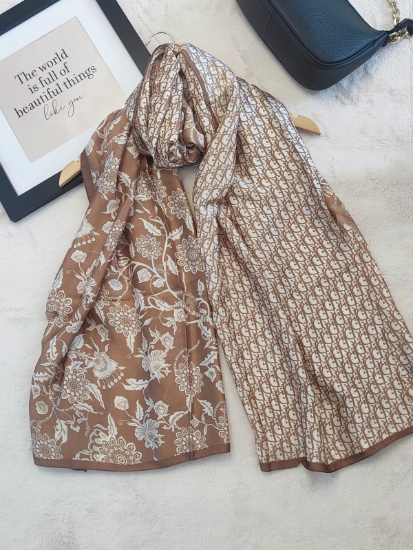 Women's scarf in beige