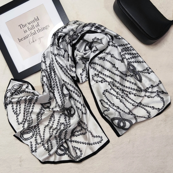 Women's scarf in black 