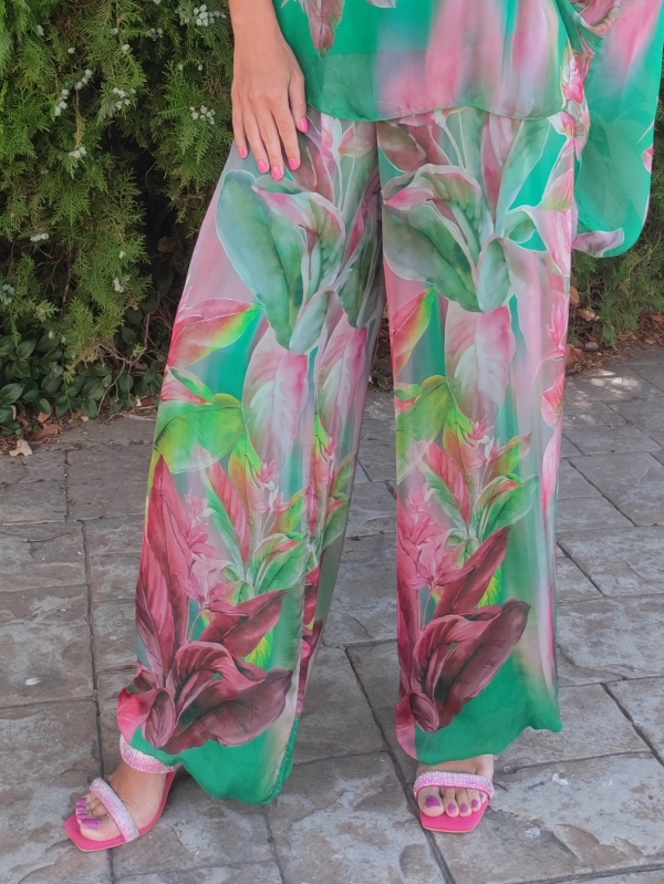 Silk trousers in green