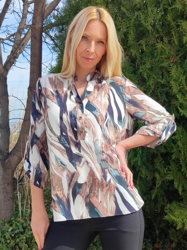 Women's blouse with a loose silhouette