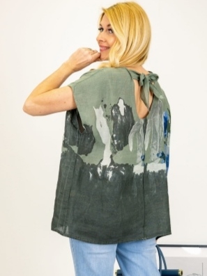 Linen blouse with ribbon in haki