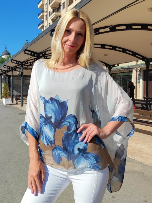 Дамска копринена  туника в бяло и сини цветя