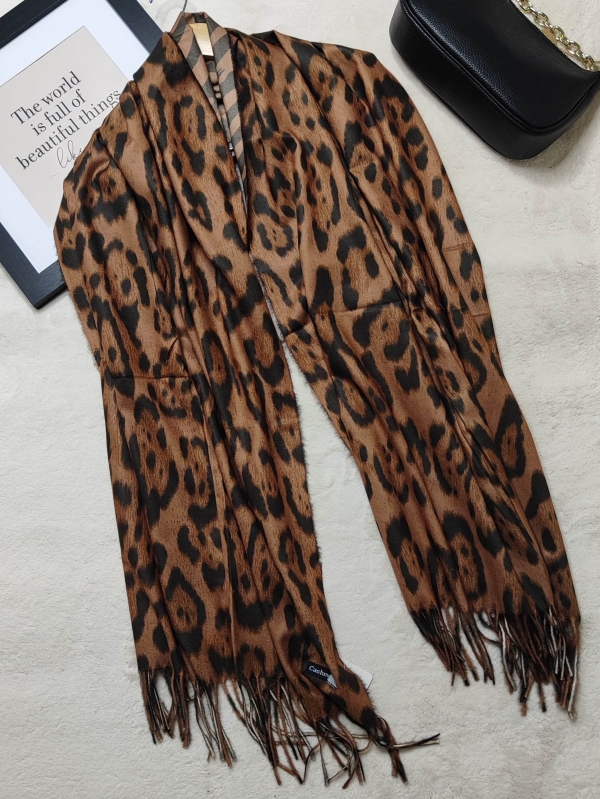 Women's cashmere scarf 