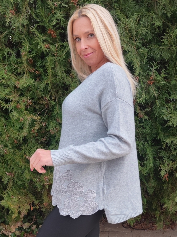Women's sweater with circles 