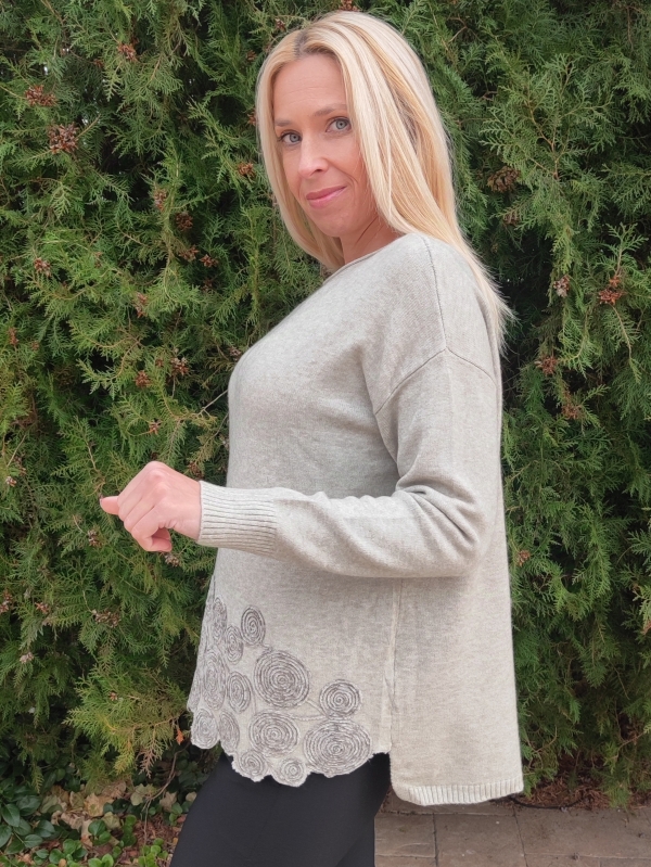 Women's sweater with circles 