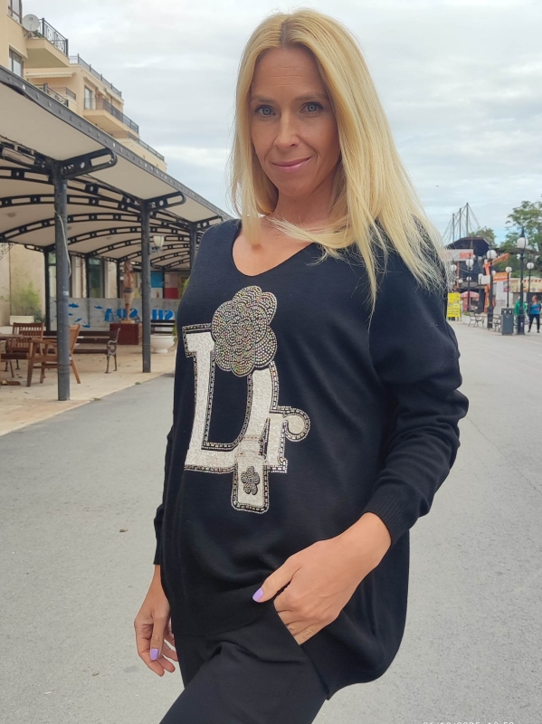 Women's sweater with V-neck and decorative accent