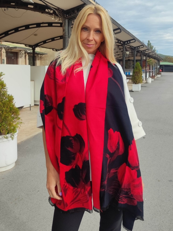 Luxurious women's scarf with floral print in black and red