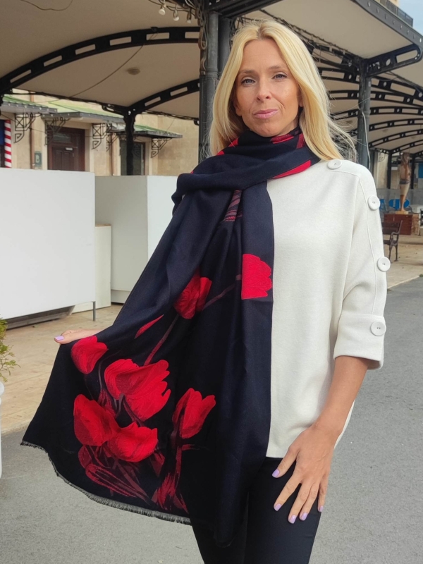 Luxurious women's scarf with floral print in black and red