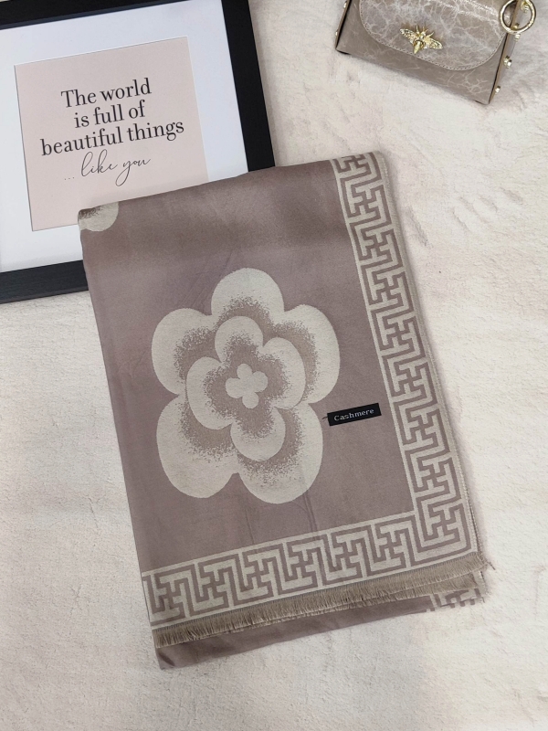 Women's cashmere scarf 