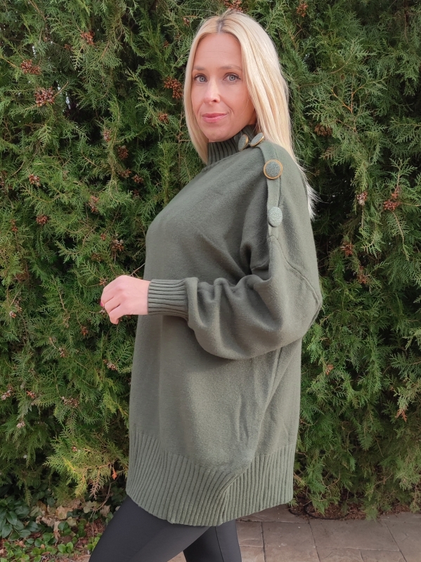 Women's sweater with high collar and buttons in green