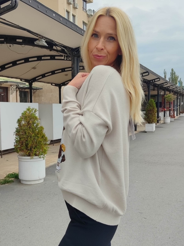 Дамска блуза с мече в бежово