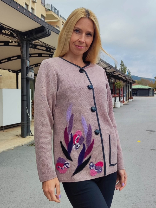 Дамска жилетка в розово с апликация