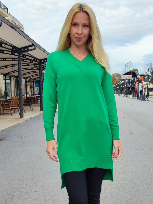 Green tunic with V-neck – Elegant and comfortable style for every day