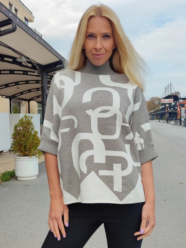 Women's grey and white sweater  - stylish autumn look