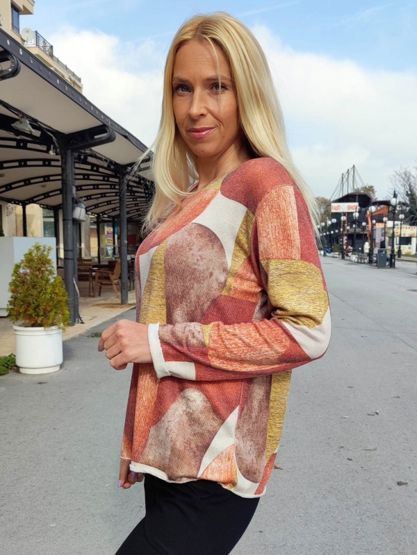 Дамски блуза с геометричен принт в  есенни цветове