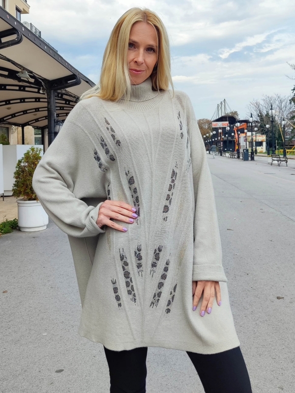 Елегантна  макси туника в бежовос поло яка и декоративни мотиви