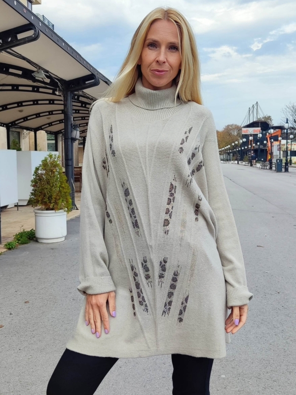 Елегантна  макси туника в бежовос поло яка и декоративни мотиви