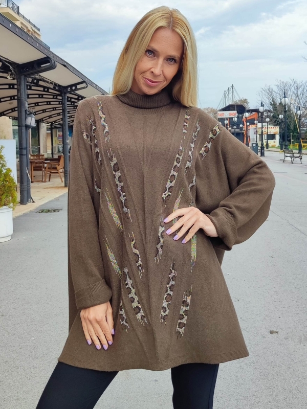 Елегантна  макси туника в кафяво с поло яка и декоративни мотиви