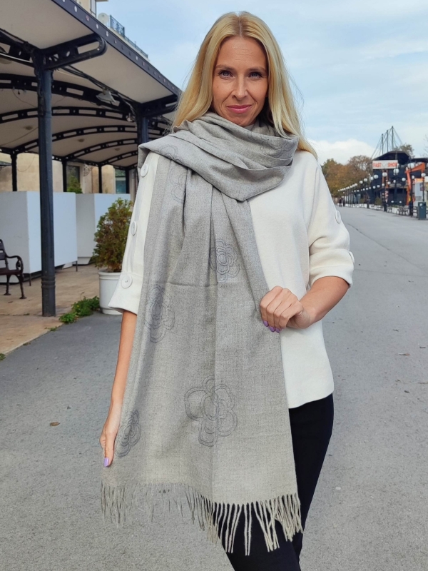 Зимен дамски шал