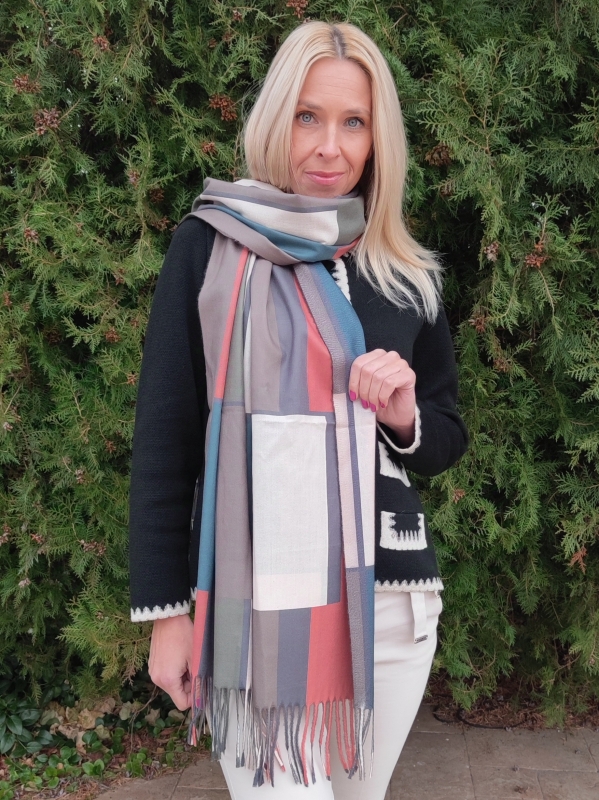 Дамски кашмирен шал с геометричен принт 