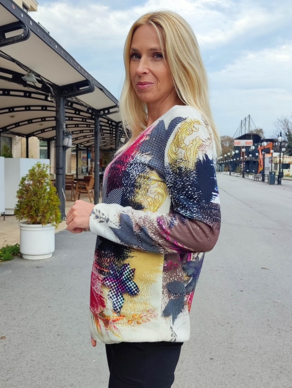 Elegant women's blouse