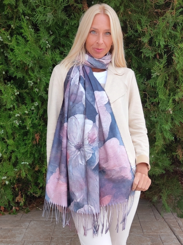 Scarf with floral motifs "Color Palette"