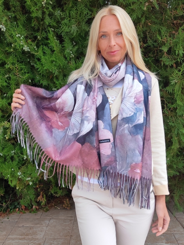 Scarf with floral motifs "Color Palette"
