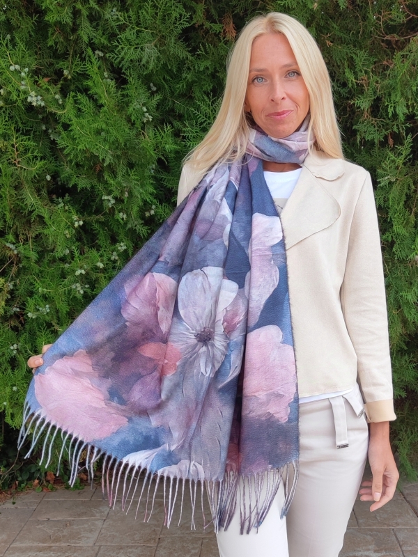 Scarf with floral motifs "Color Palette"