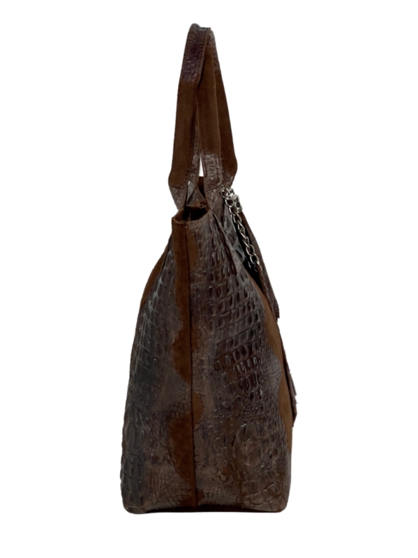 Дамска чанта в кафяво от велур с крокодилска щампа