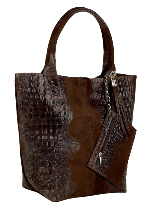 Дамска чанта в кафяво от велур с крокодилска щампа
