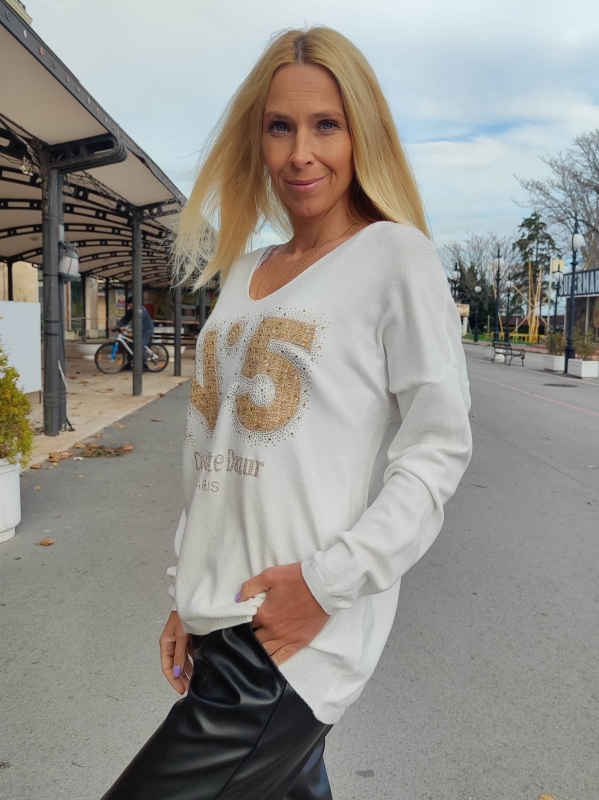 Women's sweater with V-neck and decorative accent