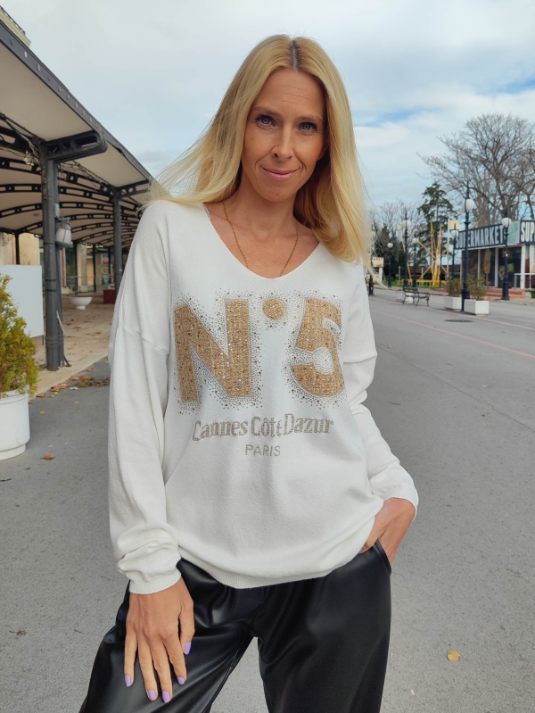 Women's sweater with V-neck and decorative accent