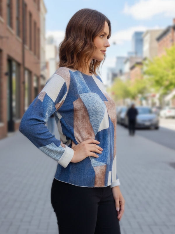 Elegant women's blouse with geometric print in blue-brown tones