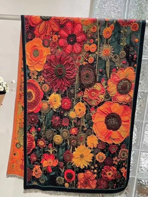 Зимен дамски шал с цветя