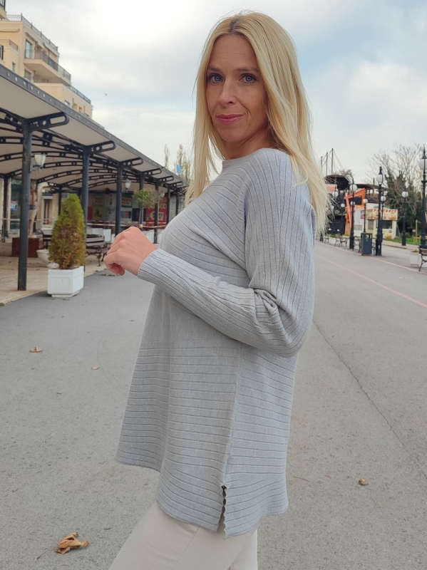 Women's fine knit blouse in grey 