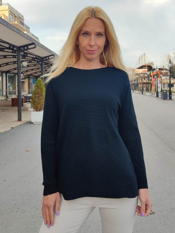 Women's fine knit blouse in black 