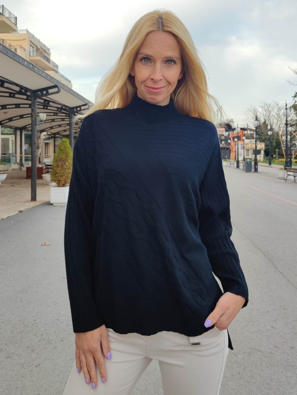 Дамска блуза от фино плетиво в черно