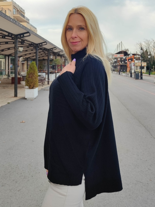 Дамска блуза от фино плетиво в черно