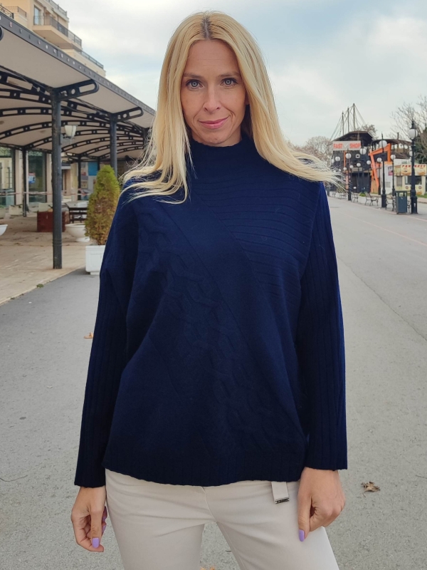 Дамска блуза от фино плетиво в тъмно синьо