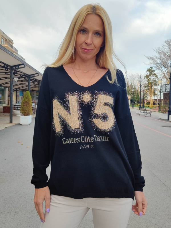 Women's sweater with V-neck and decorative accent