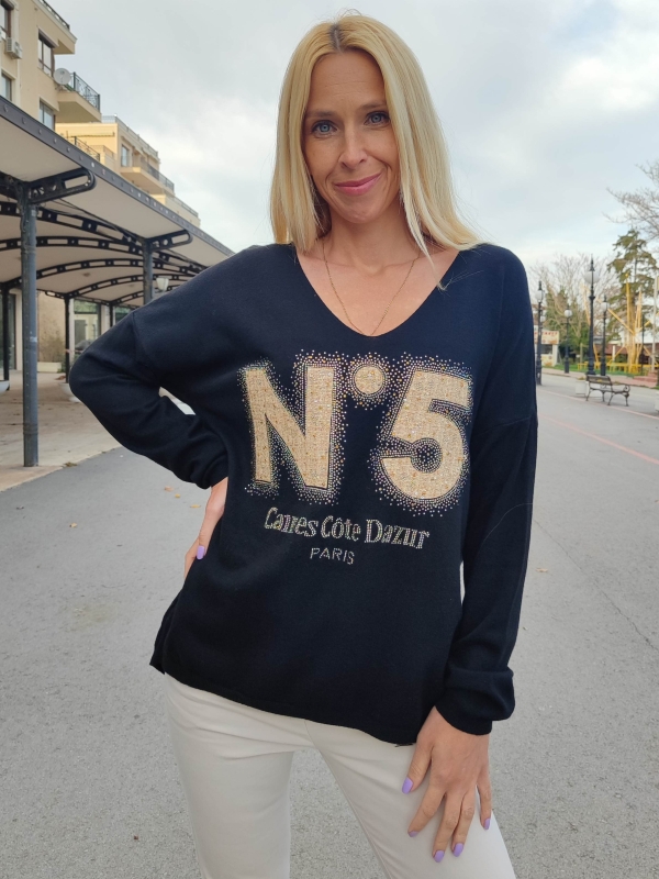 Women's sweater with V-neck and decorative accent
