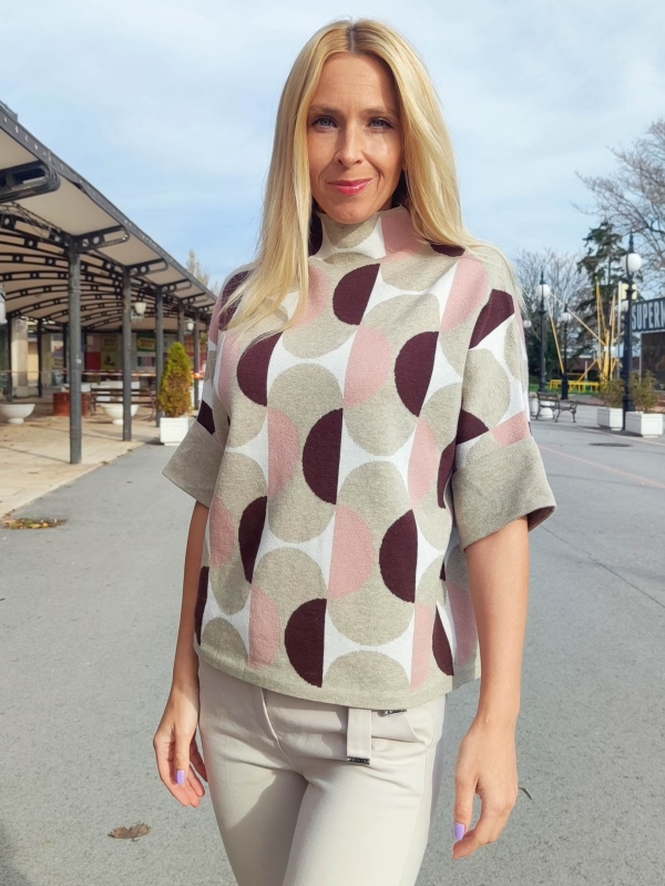 Women's sweater with geometric print - one size fits all