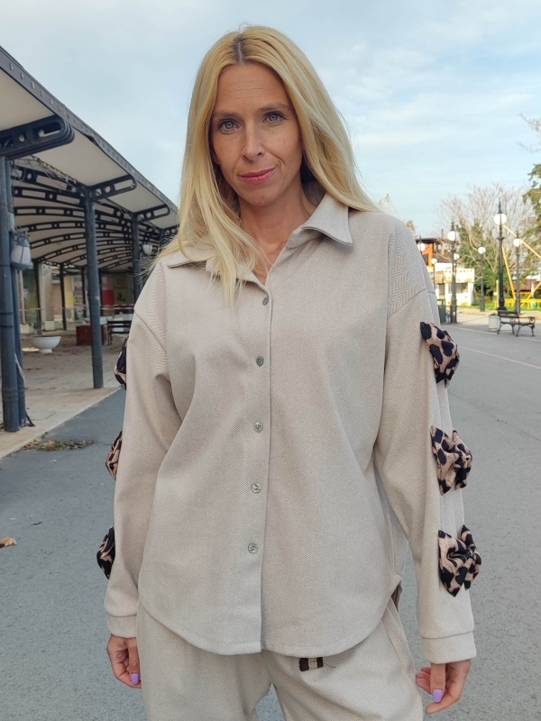 Beige shirt with leopard stripes