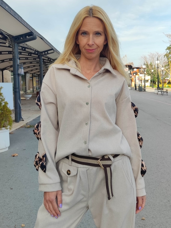 Beige shirt with leopard stripes