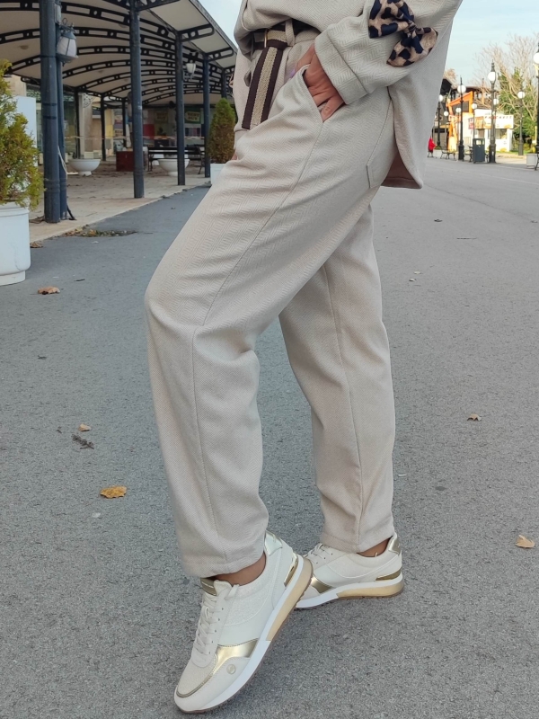 Women's herringbone trousers in beige color