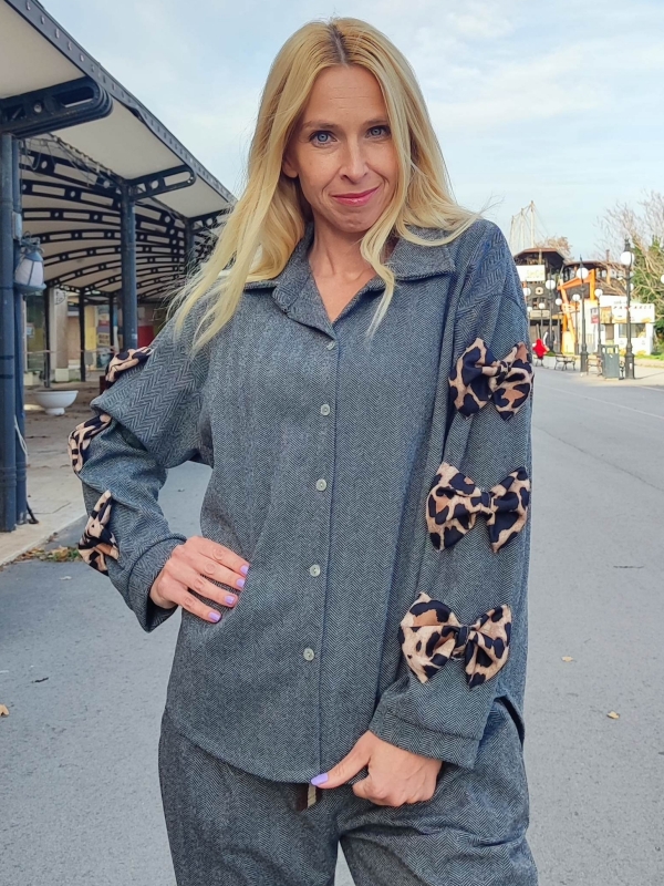 Grey shirt with leopard stripes