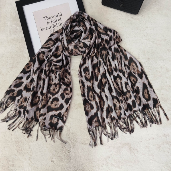 Кашмирен шал с леопардов принт