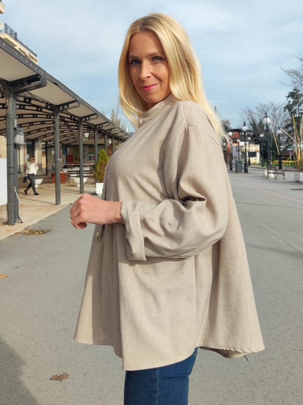 Дамска блуза в бежово- свободна кройка и декоративни копчета